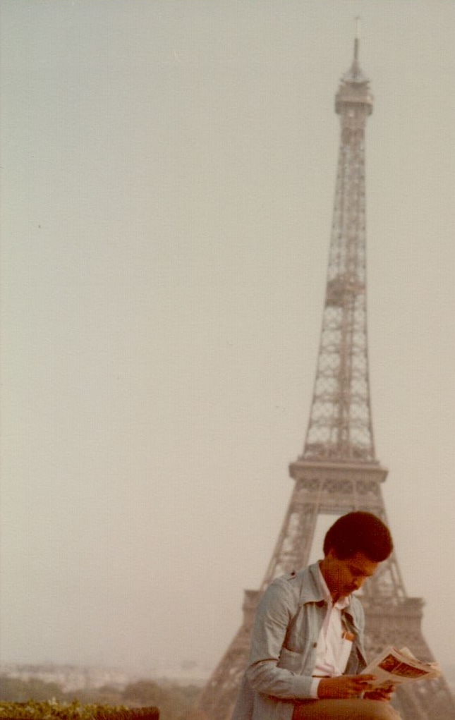 Amha reading in Paris, the Eiffel Tower behind him